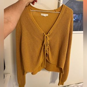 Cute yellow sweater! Great for thanksgiving!